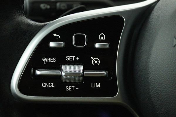 Mercedes-Benz A-Klasse 180 Business Solution Luxury (SFEERVERLICHTING, STOELVERWARMING, 1e EIGENAAR, ACHTERUITRIJCAMERA)