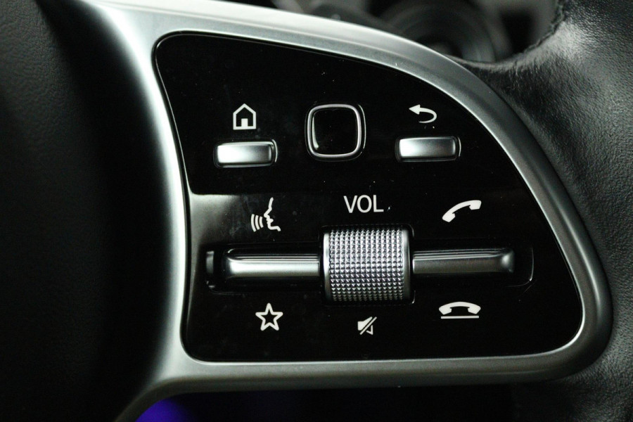 Mercedes-Benz A-Klasse 180 Business Solution Luxury (SFEERVERLICHTING, STOELVERWARMING, 1e EIGENAAR, ACHTERUITRIJCAMERA)