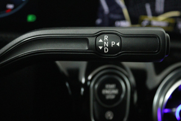 Mercedes-Benz A-Klasse 180 Business Solution Luxury (SFEERVERLICHTING, STOELVERWARMING, 1e EIGENAAR, ACHTERUITRIJCAMERA)