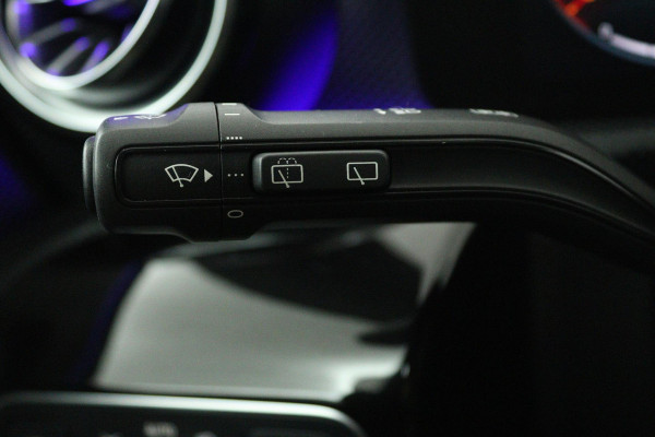 Mercedes-Benz A-Klasse 180 Business Solution Luxury (SFEERVERLICHTING, STOELVERWARMING, 1e EIGENAAR, ACHTERUITRIJCAMERA)