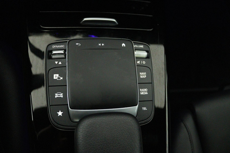 Mercedes-Benz A-Klasse 180 Business Solution Luxury (SFEERVERLICHTING, STOELVERWARMING, 1e EIGENAAR, ACHTERUITRIJCAMERA)