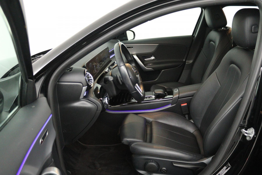 Mercedes-Benz A-Klasse 180 Business Solution Luxury (SFEERVERLICHTING, STOELVERWARMING, 1e EIGENAAR, ACHTERUITRIJCAMERA)