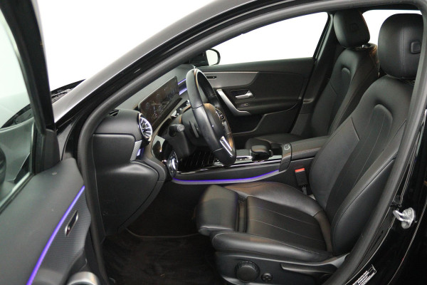 Mercedes-Benz A-Klasse 180 Business Solution Luxury (SFEERVERLICHTING, STOELVERWARMING, 1e EIGENAAR, ACHTERUITRIJCAMERA)