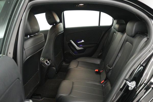 Mercedes-Benz A-Klasse 180 Business Solution Luxury (SFEERVERLICHTING, STOELVERWARMING, 1e EIGENAAR, ACHTERUITRIJCAMERA)