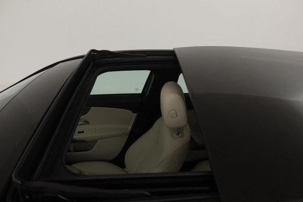 Mercedes-Benz A-Klasse 180 Business Solution Luxury (PANORAMADAK, SFEERVERLICHTING, CAMERA, LEDER, 1e EIGENAAR)