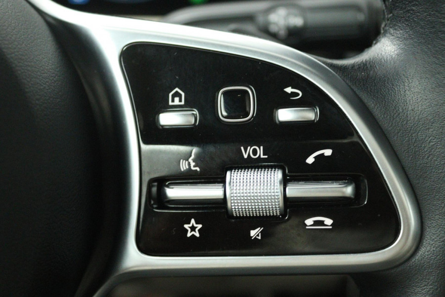 Mercedes-Benz A-Klasse 180 Business Solution Luxury (PANORAMADAK, SFEERVERLICHTING, CAMERA, LEDER, 1e EIGENAAR)