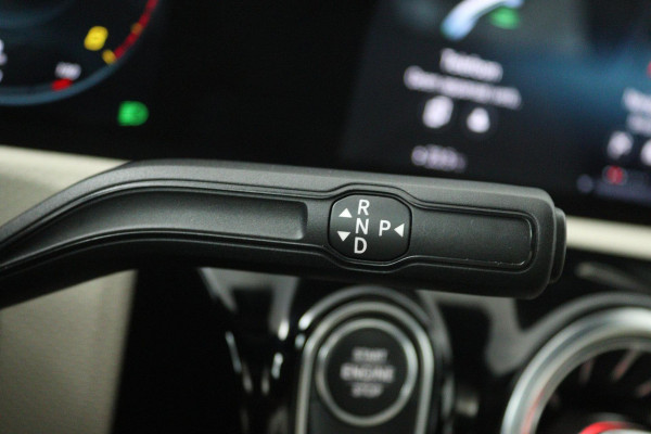 Mercedes-Benz A-Klasse 180 Business Solution Luxury (PANORAMADAK, SFEERVERLICHTING, CAMERA, LEDER, 1e EIGENAAR)