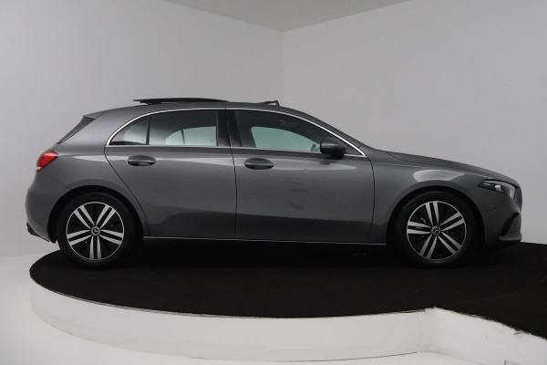 Mercedes-Benz A-Klasse 180 Business Solution Luxury (PANORAMADAK, SFEERVERLICHTING, CAMERA, LEDER, 1e EIGENAAR)