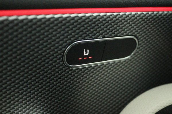 Mercedes-Benz A-Klasse 180 Business Solution Luxury (PANORAMADAK, SFEERVERLICHTING, CAMERA, LEDER, 1e EIGENAAR)