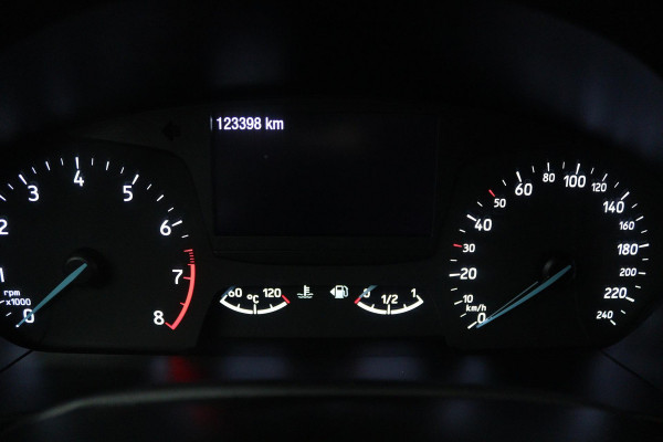 Ford FOCUS Wagon 1.0 EcoBoost ST Line Business (CAMERA, CLIMA, STUUR-/STOELVERWARMING, TREKHAAK AFNEEMBAAR, 1e EIGENAAR)