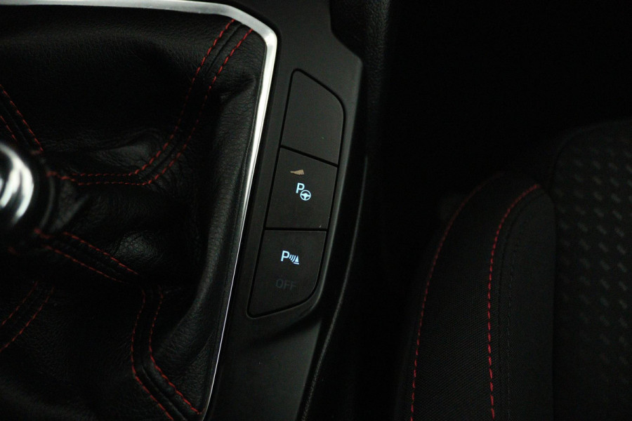 Ford FOCUS Wagon 1.0 EcoBoost ST Line Business (CAMERA, CLIMA, STUUR-/STOELVERWARMING, TREKHAAK AFNEEMBAAR, 1e EIGENAAR)