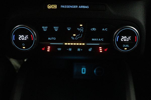 Ford FOCUS Wagon 1.0 EcoBoost ST Line Business (CAMERA, CLIMA, STUUR-/STOELVERWARMING, TREKHAAK AFNEEMBAAR, 1e EIGENAAR)