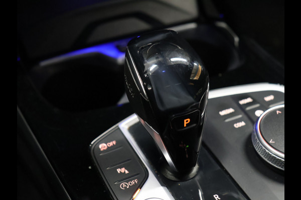 BMW 1-serie M135i xDrive M Sport [SCHUIFKANTELDAK, ADAPTIVE CRUISE CONTROL, APPLE CARPLAY, ANDROID AUTO, HUD, ACHTERUITRIJCAMERA, PDC V+A, STOELVERWARMING, STUURVERWARMING, BMW LED, NIEUWSTAAT]