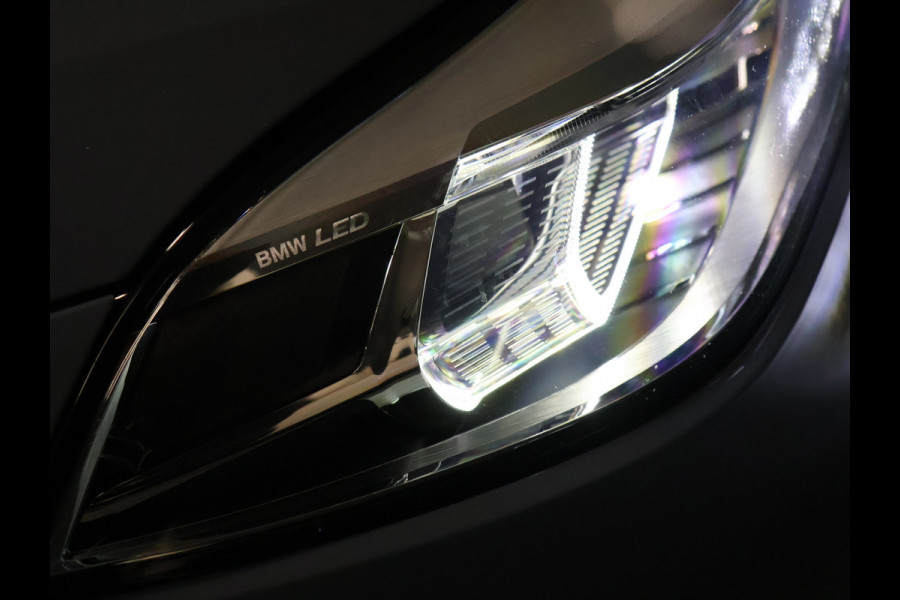 BMW 1-serie M135i xDrive M Sport [SCHUIFKANTELDAK, ADAPTIVE CRUISE CONTROL, APPLE CARPLAY, ANDROID AUTO, HUD, ACHTERUITRIJCAMERA, PDC V+A, STOELVERWARMING, STUURVERWARMING, BMW LED, NIEUWSTAAT]