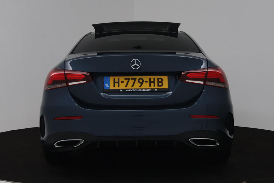 Mercedes-Benz A-Klasse 180 Premium Plus (PANORAMADAK, STOELVERWARMING, SFEERVERLICHTING, CLIMA, CAMERA)