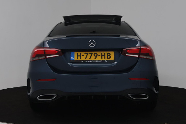 Mercedes-Benz A-Klasse 180 Premium Plus (PANORAMADAK, STOELVERWARMING, SFEERVERLICHTING, CLIMA, CAMERA)