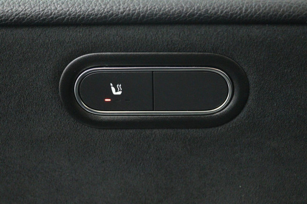 Mercedes-Benz A-Klasse 180 Premium Plus (PANORAMADAK, STOELVERWARMING, SFEERVERLICHTING, CLIMA, CAMERA)
