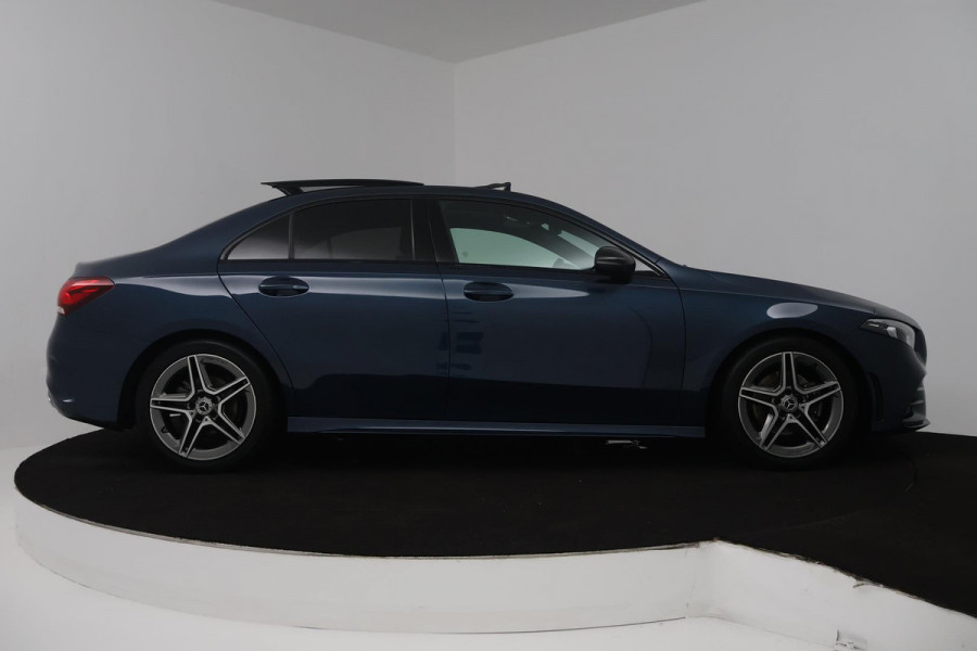 Mercedes-Benz A-Klasse 180 Premium Plus (PANORAMADAK, STOELVERWARMING, SFEERVERLICHTING, CLIMA, CAMERA)