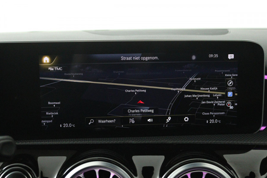 Mercedes-Benz A-Klasse 180 Premium Plus (PANORAMADAK, STOELVERWARMING, SFEERVERLICHTING, CLIMA, CAMERA)