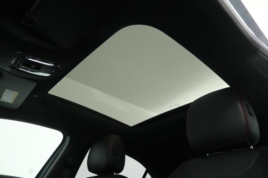 Mercedes-Benz A-Klasse 180 Premium Plus (PANORAMADAK, STOELVERWARMING, SFEERVERLICHTING, CLIMA, CAMERA)