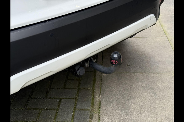 Toyota Corolla Cross 2.0 Hybrid AWD Style | Trekhaak, Panoramadak, Dodehoekherkenning, 18 inch, Parkeersensoren, Stoel + Stuurverwarming, 4X4