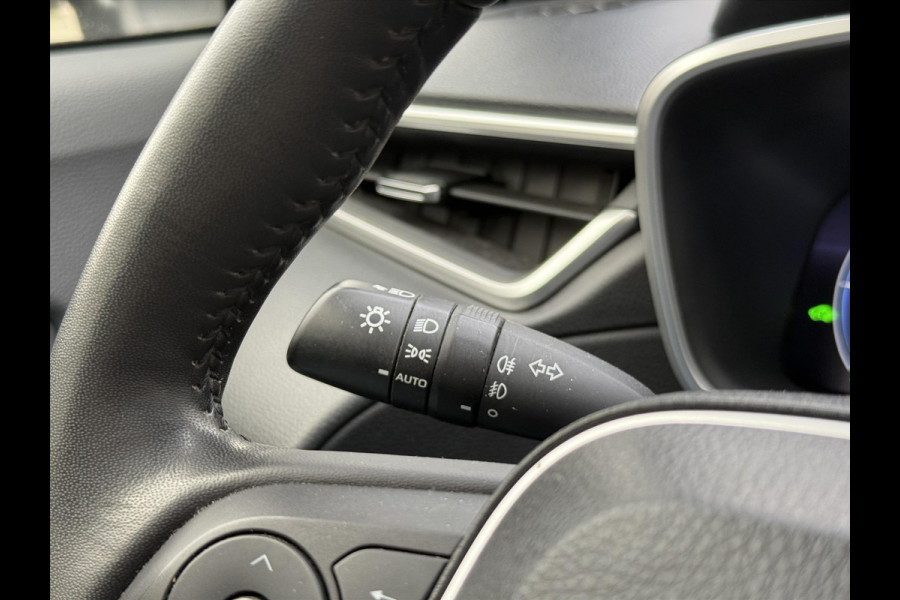 Toyota Corolla Cross 2.0 Hybrid AWD Style | Trekhaak, Panoramadak, Dodehoekherkenning, 18 inch, Parkeersensoren, Stoel + Stuurverwarming, 4X4