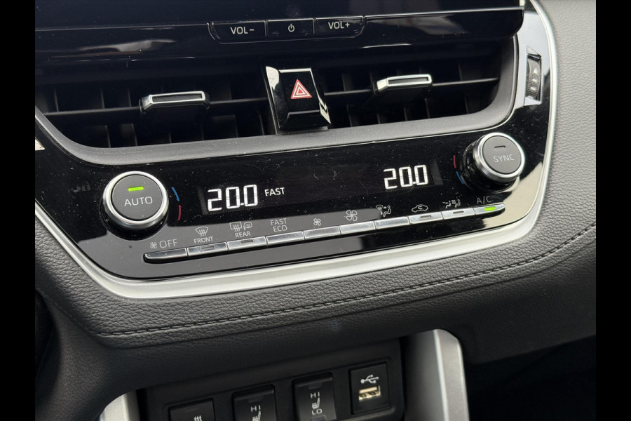 Toyota Corolla Cross 2.0 Hybrid AWD Style | Trekhaak, Panoramadak, Dodehoekherkenning, 18 inch, Parkeersensoren, Stoel + Stuurverwarming, 4X4