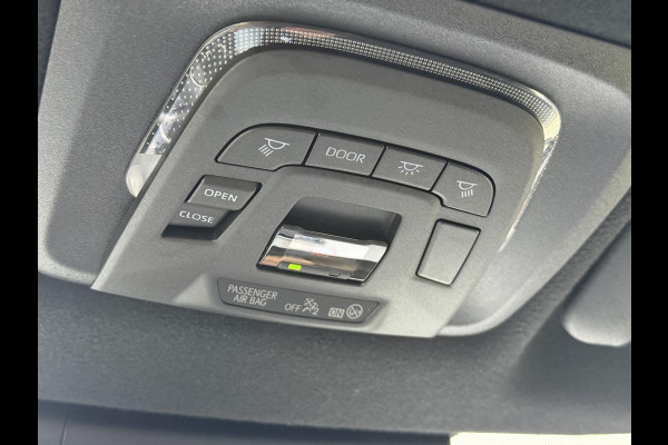 Toyota Corolla Cross 2.0 Hybrid AWD Style | Trekhaak, Panoramadak, Dodehoekherkenning, 18 inch, Parkeersensoren, Stoel + Stuurverwarming, 4X4