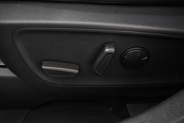 Ford Kuga 2.5 PHEV 225pk ST-Line X | Navigatie | Apple Carplay/Android Auto | Parkeersensoren | Camera | Adaptive Cruise Control | Blind Spot Assist | Elektrische achterklep | Stoel-en stuurverwarming | Park Assist | LED-koplampen | Elektrische bestuurdersstoel