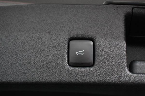 Ford Kuga 2.5 PHEV 225pk ST-Line X | Navigatie | Apple Carplay/Android Auto | Parkeersensoren | Camera | Adaptive Cruise Control | Blind Spot Assist | Elektrische achterklep | Stoel-en stuurverwarming | Park Assist | LED-koplampen | Elektrische bestuurdersstoel