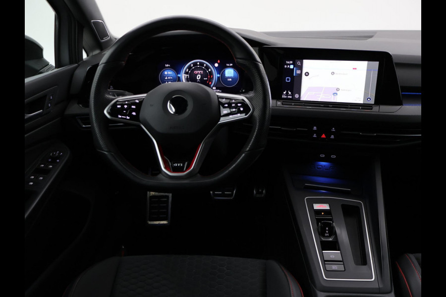 Volkswagen Golf 8 2.0 TSI GTI CLUBSPORT 300 PK MILLTEK | PANORAMA | HARMAN/KARDON | SFEERVERL. | CAMERA