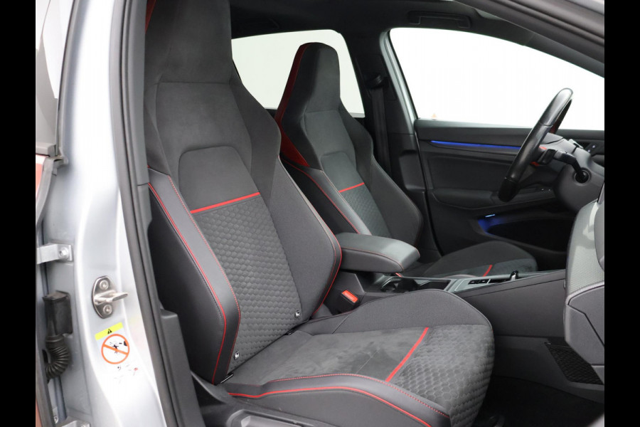 Volkswagen Golf 8 2.0 TSI GTI CLUBSPORT 300 PK MILLTEK | PANORAMA | HARMAN/KARDON | SFEERVERL. | CAMERA