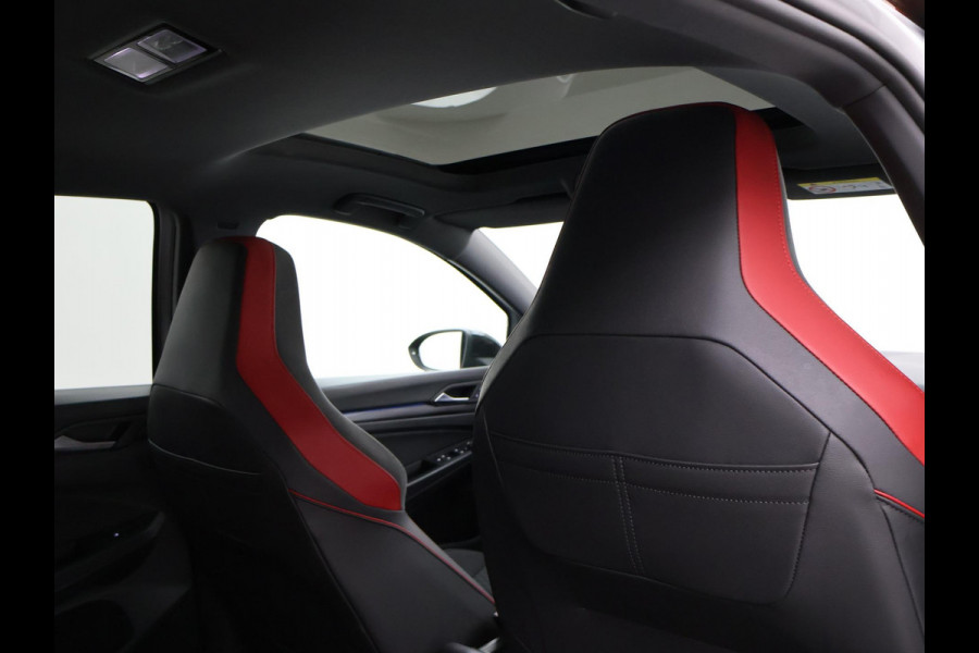 Volkswagen Golf 8 2.0 TSI GTI CLUBSPORT 300 PK MILLTEK | PANORAMA | HARMAN/KARDON | SFEERVERL. | CAMERA