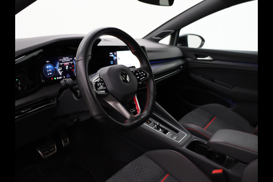 Volkswagen Golf 8 2.0 TSI GTI CLUBSPORT 300 PK MILLTEK | PANORAMA | HARMAN/KARDON | SFEERVERL. | CAMERA
