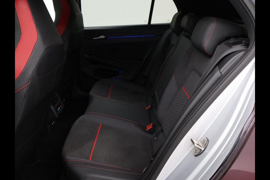 Volkswagen Golf 8 2.0 TSI GTI CLUBSPORT 300 PK MILLTEK | PANORAMA | HARMAN/KARDON | SFEERVERL. | CAMERA