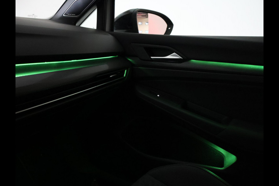 Volkswagen Golf 8 2.0 TSI GTI CLUBSPORT 300 PK MILLTEK | PANORAMA | HARMAN/KARDON | SFEERVERL. | CAMERA