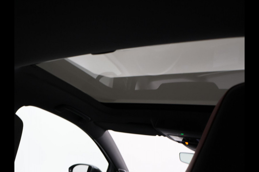 Volkswagen Golf 8 2.0 TSI GTI CLUBSPORT 300 PK MILLTEK | PANORAMA | HARMAN/KARDON | SFEERVERL. | CAMERA