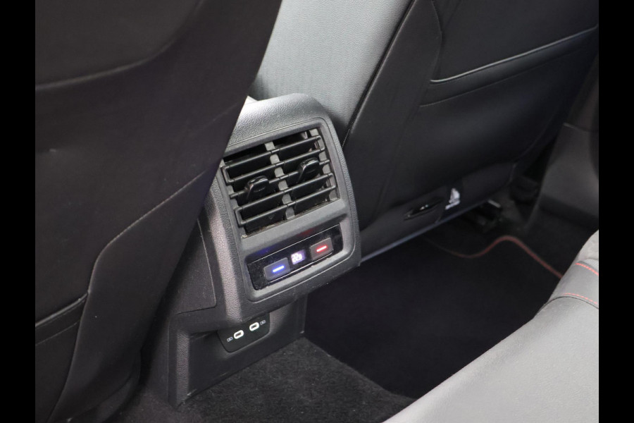 Volkswagen Golf 8 2.0 TSI GTI CLUBSPORT 300 PK MILLTEK | PANORAMA | HARMAN/KARDON | SFEERVERL. | CAMERA