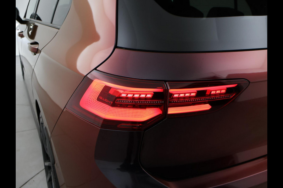 Volkswagen Golf 8 2.0 TSI GTI CLUBSPORT 300 PK MILLTEK | PANORAMA | HARMAN/KARDON | SFEERVERL. | CAMERA