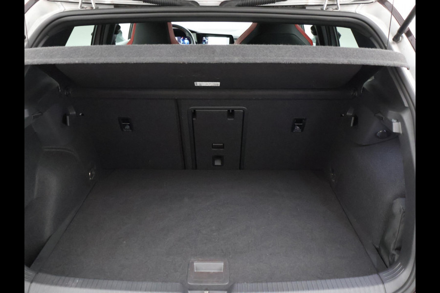 Volkswagen Golf 8 2.0 TSI GTI CLUBSPORT 300 PK MILLTEK | PANORAMA | HARMAN/KARDON | SFEERVERL. | CAMERA