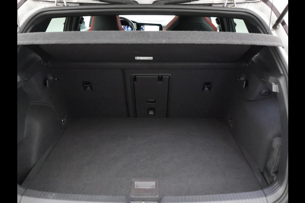 Volkswagen Golf 8 2.0 TSI GTI CLUBSPORT 300 PK MILLTEK | PANORAMA | HARMAN/KARDON | SFEERVERL. | CAMERA