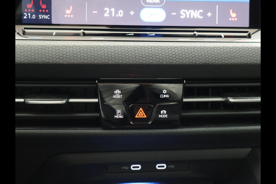 Volkswagen Golf 8 2.0 TSI GTI CLUBSPORT 300 PK MILLTEK | PANORAMA | HARMAN/KARDON | SFEERVERL. | CAMERA