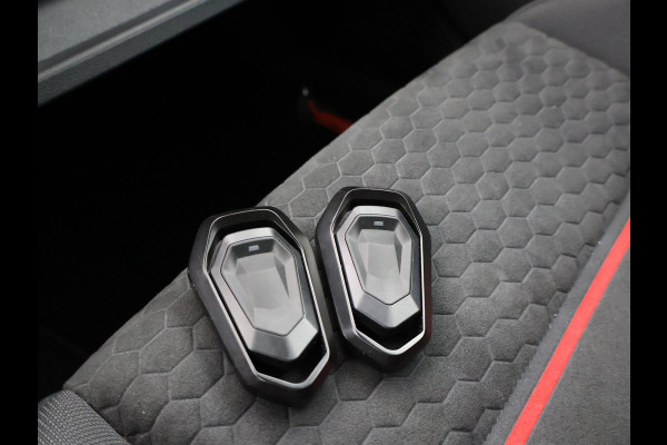 Volkswagen Golf 8 2.0 TSI GTI CLUBSPORT 300 PK MILLTEK | PANORAMA | HARMAN/KARDON | SFEERVERL. | CAMERA