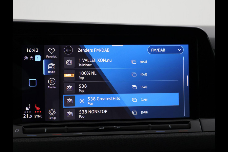 Volkswagen Golf 8 2.0 TSI GTI CLUBSPORT 300 PK MILLTEK | PANORAMA | HARMAN/KARDON | SFEERVERL. | CAMERA