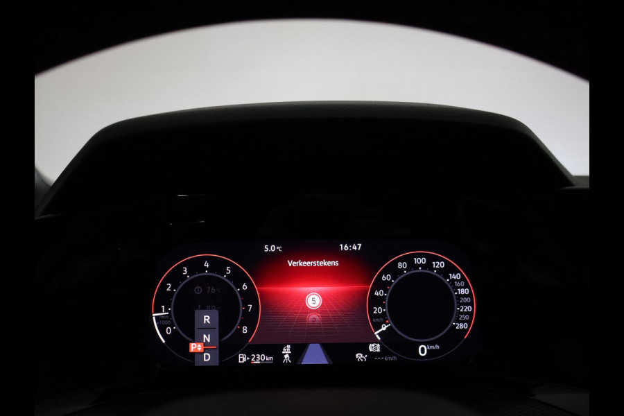 Volkswagen Golf 8 2.0 TSI GTI CLUBSPORT 300 PK MILLTEK | PANORAMA | HARMAN/KARDON | SFEERVERL. | CAMERA