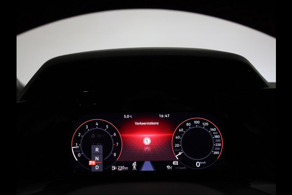 Volkswagen Golf 8 2.0 TSI GTI CLUBSPORT 300 PK MILLTEK | PANORAMA | HARMAN/KARDON | SFEERVERL. | CAMERA