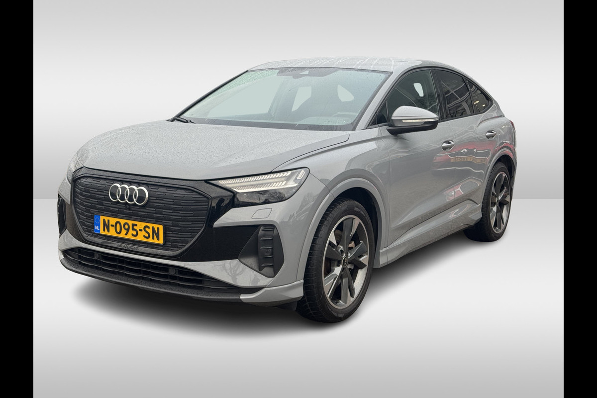 Audi Q4 Sportback e-tron 40 Launch edition Advanced 77 kWh / CarPlay / Matrix LED / Sportstoelen / Virtual Cockpit / Parkeerhulp V+A / Sonos Audio / Intr.voorverwarming / Stoelverwarming / DAB / Cruise Control