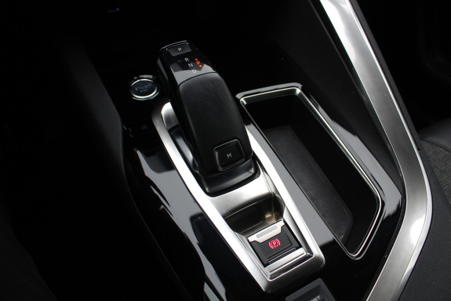 Peugeot 5008 1.6 e-THP GT-Line 7p. / Camera / Half leder / 18'' / Virtual Cockpit / Dodehoek / LED Koplampen / Navigatie / Stoelverwarming / DAB / Cruise Control
