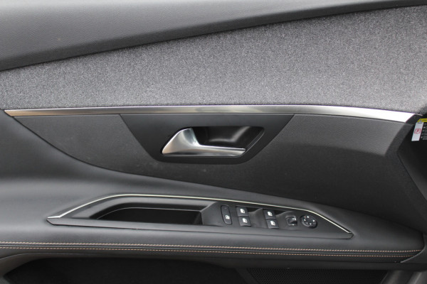 Peugeot 5008 1.6 e-THP GT-Line 7p. / Camera / Half leder / 18'' / Virtual Cockpit / Dodehoek / LED Koplampen / Navigatie / Stoelverwarming / DAB / Cruise Control