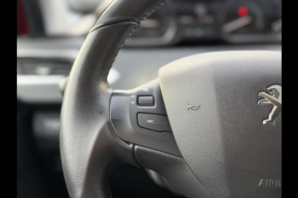 Peugeot 2008 1.2 PureTech Signature Navi,Apple Carplay,Airco,Cruise,Trekhaak,PDC,Distributie riem v.v. 2025,N.A.P,APK tot 03-2027